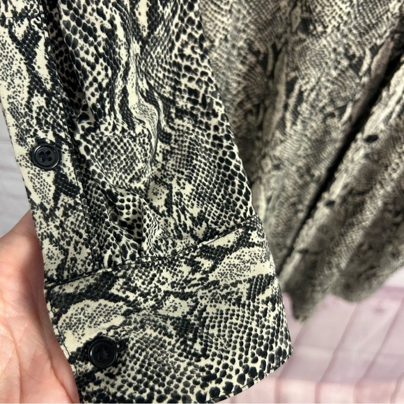 Norma Kamali Button down shirt dress in snake print 2023 stretch retro chic LG - Picture 11 of 13